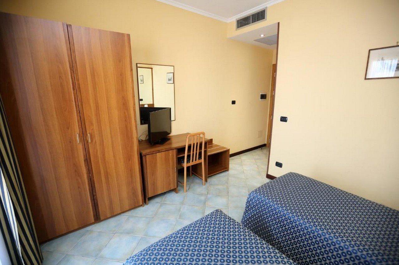 צ'יאמפינו Hotel Palacavicchi מראה חיצוני תמונה