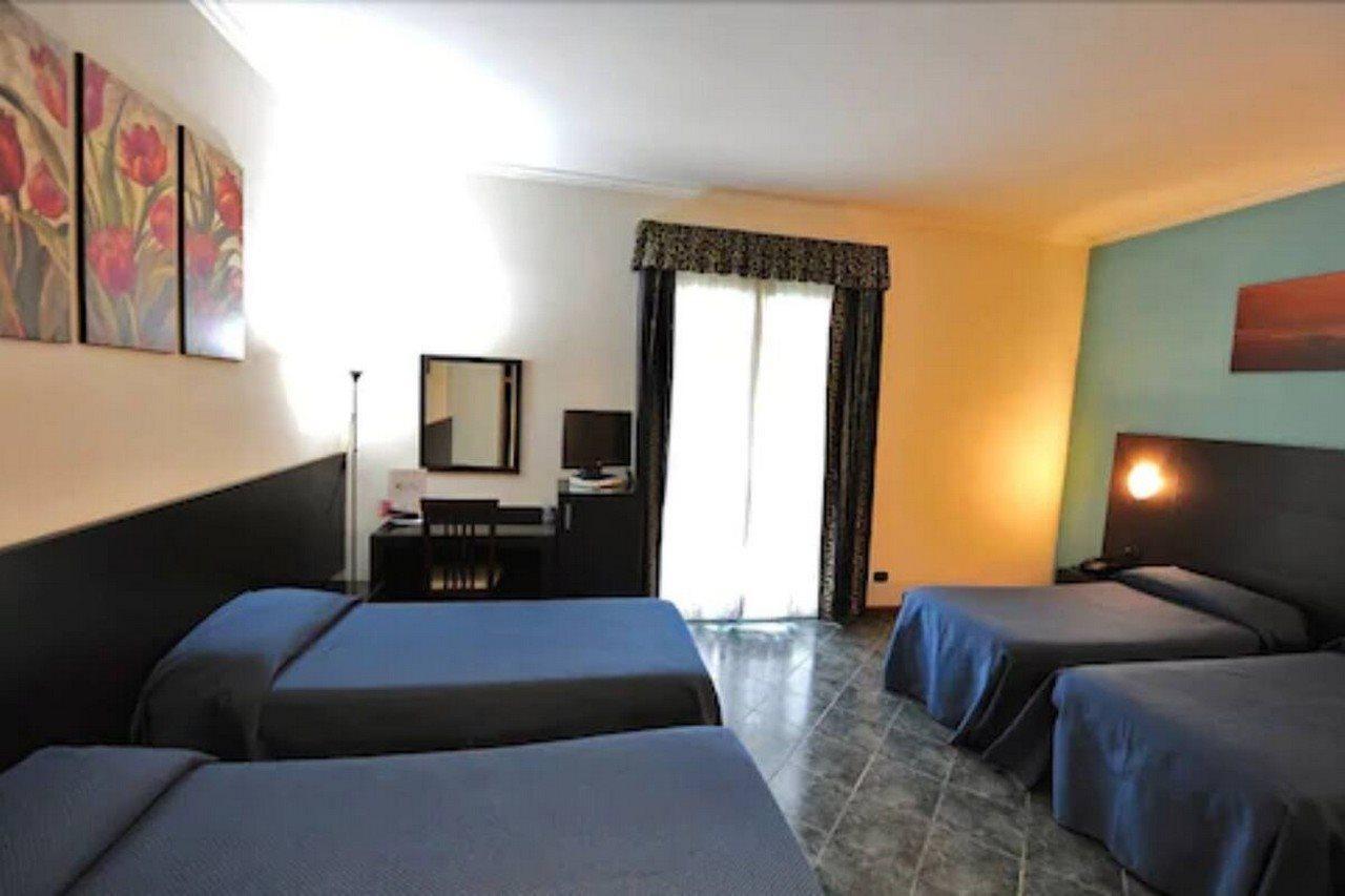 צ'יאמפינו Hotel Palacavicchi מראה חיצוני תמונה