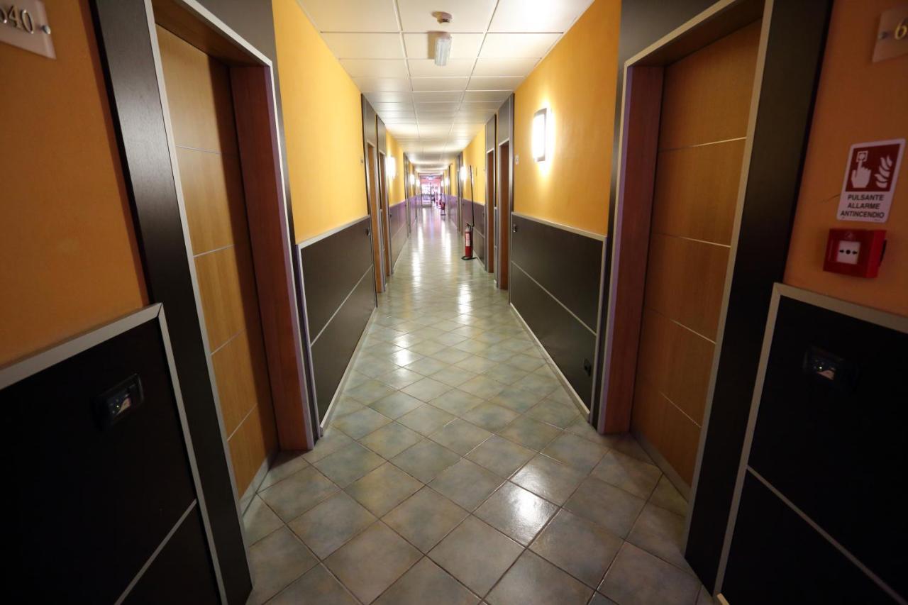 צ'יאמפינו Hotel Palacavicchi מראה חיצוני תמונה