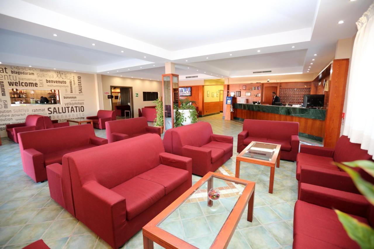 צ'יאמפינו Hotel Palacavicchi מראה חיצוני תמונה