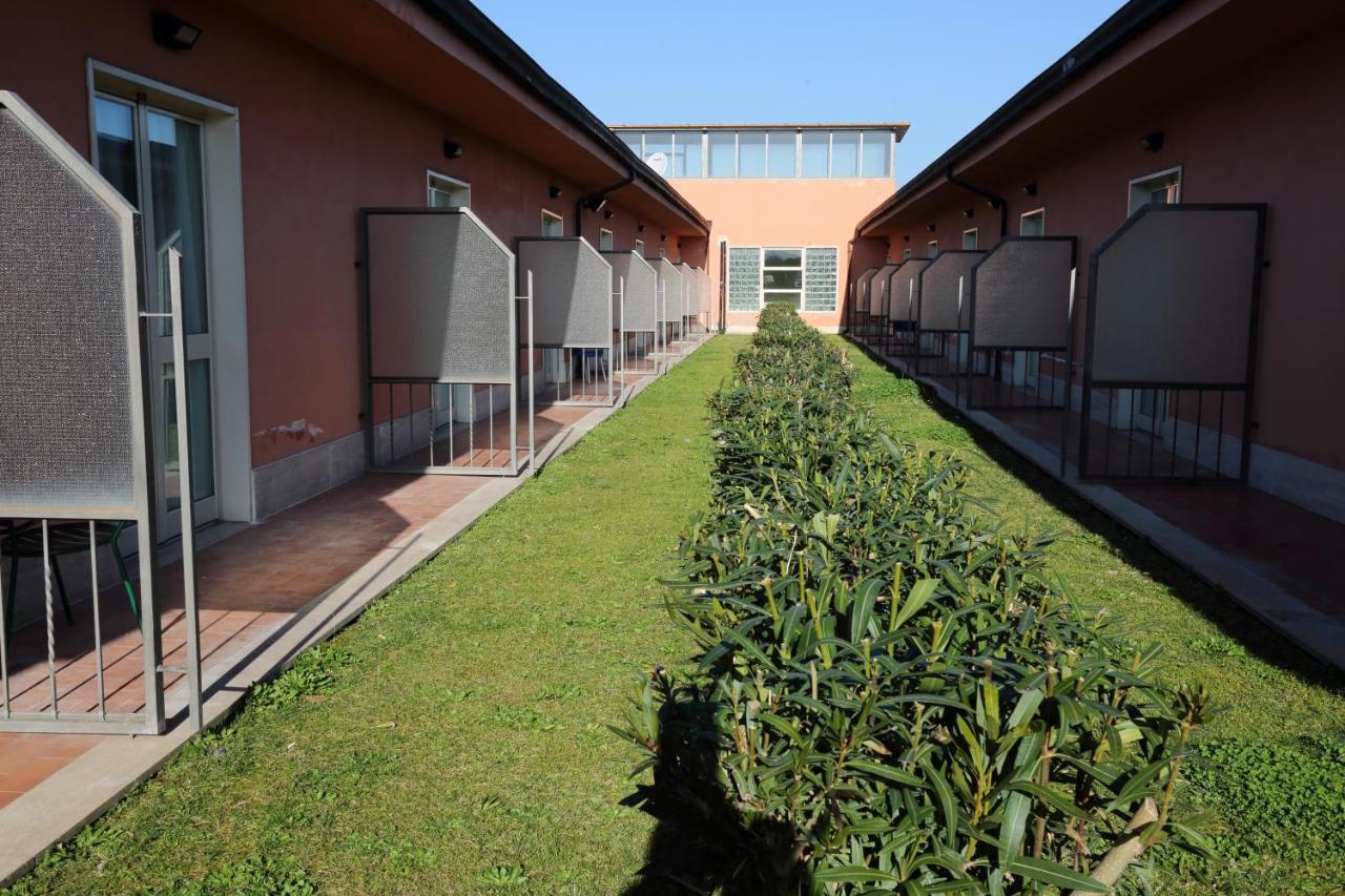 צ'יאמפינו Hotel Palacavicchi מראה חיצוני תמונה