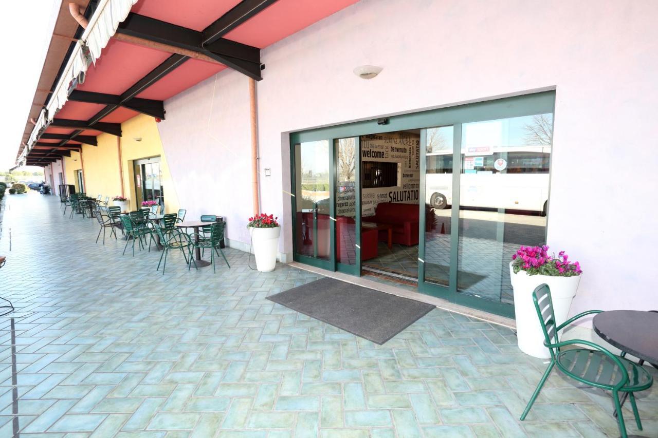 צ'יאמפינו Hotel Palacavicchi מראה חיצוני תמונה