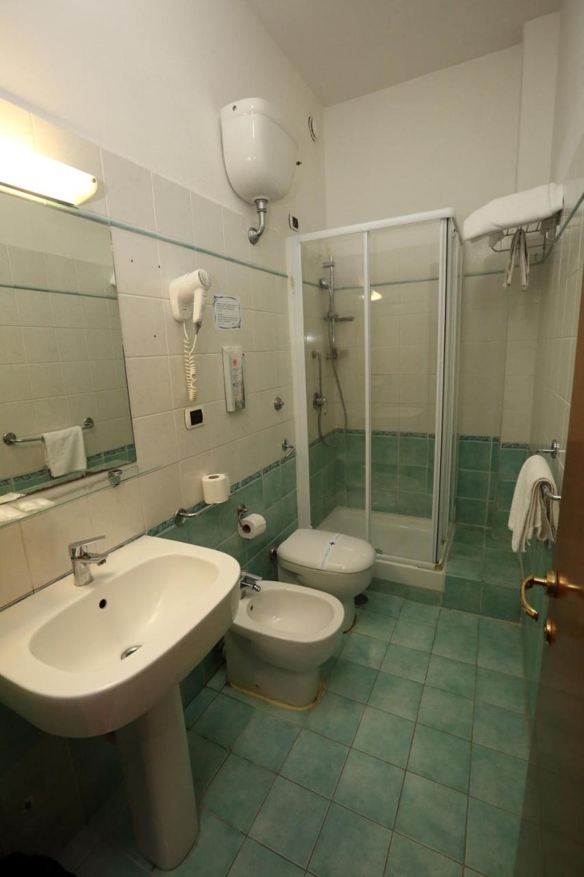 צ'יאמפינו Hotel Palacavicchi מראה חיצוני תמונה