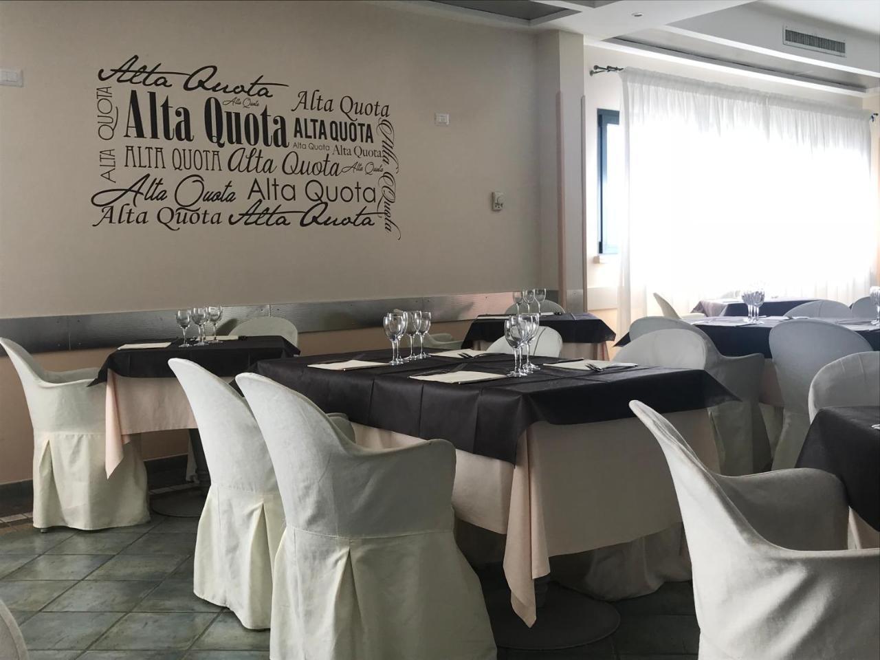 צ'יאמפינו Hotel Palacavicchi מראה חיצוני תמונה