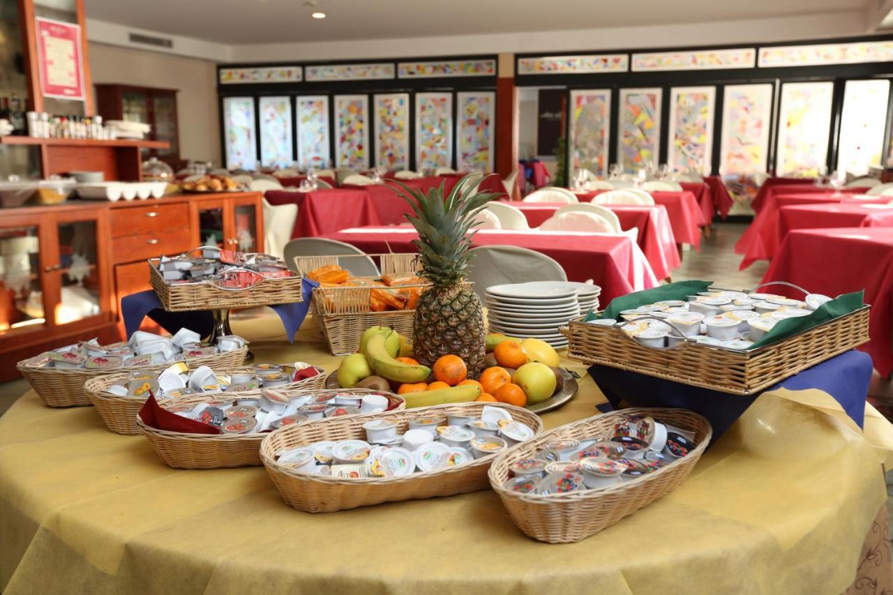 צ'יאמפינו Hotel Palacavicchi מראה חיצוני תמונה