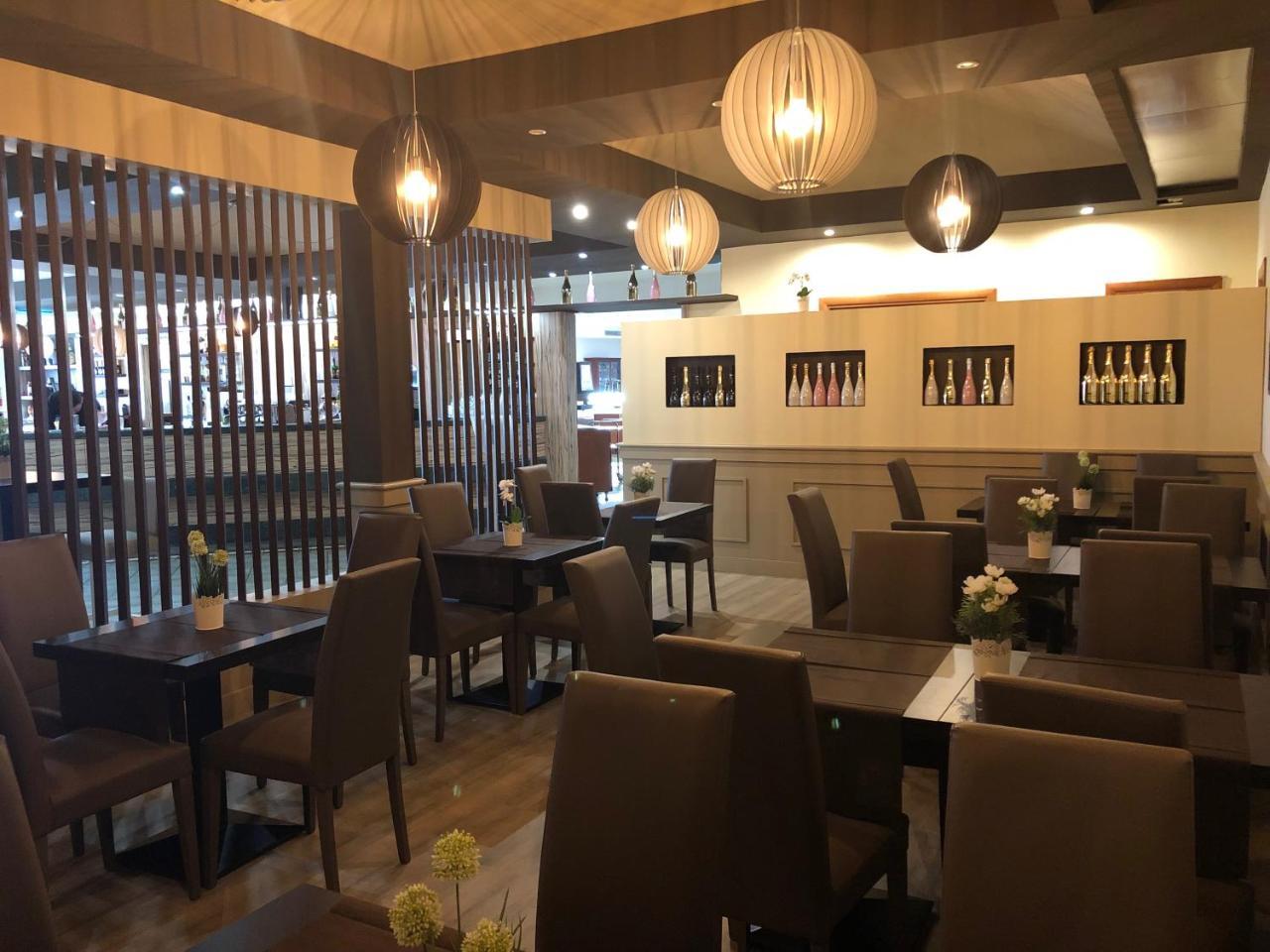 צ'יאמפינו Hotel Palacavicchi מראה חיצוני תמונה